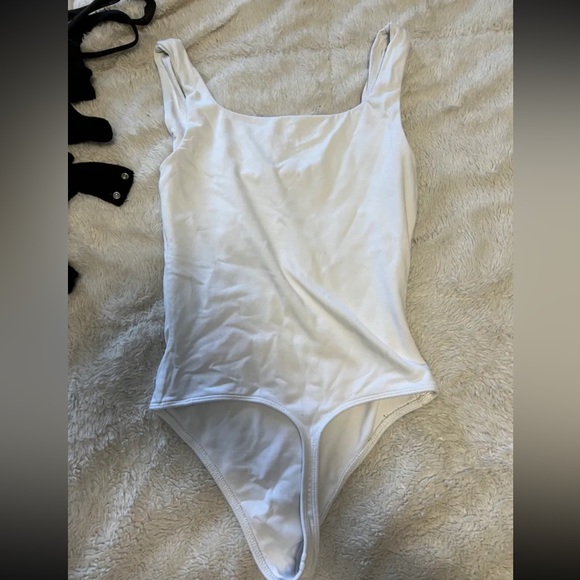Aritzia Babaton contour square  bodysuit - Picture 3 of 4